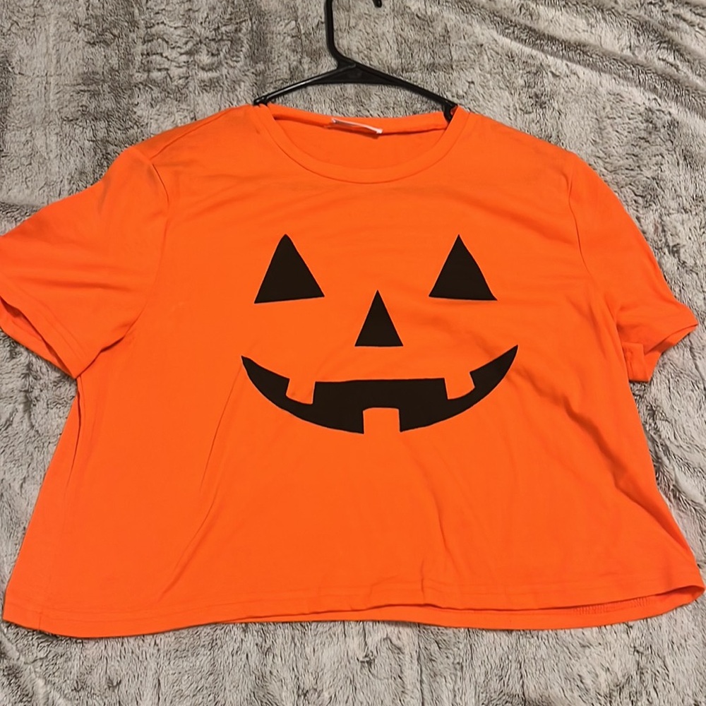 Pumpkin face crop T-shirt for Halloween